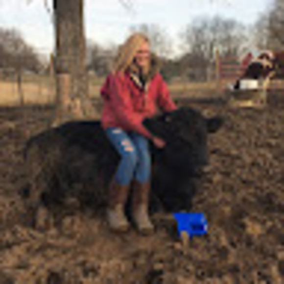 Meet your Posher, Maddi - Picture 1 of 1